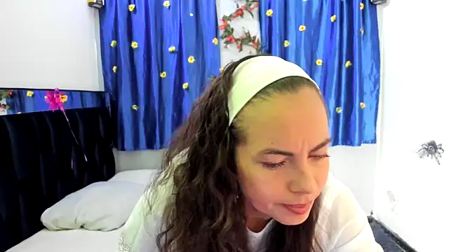 ShairaMarss online show from November 12, 2025, 2:10 pm