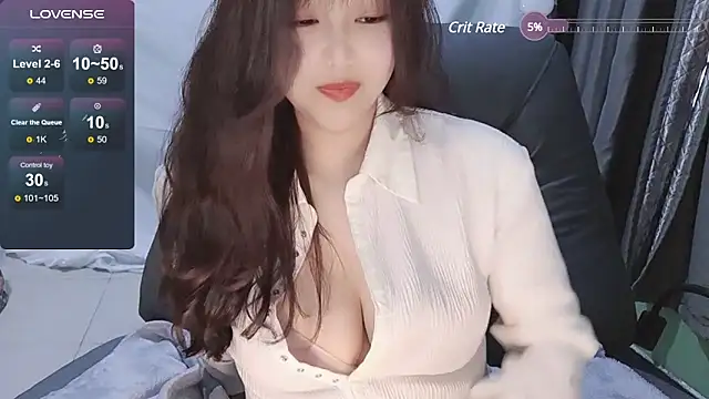 Snapshot of tunestar chatting on February 17, 2025, 10:07 am tunestar online show from February 17, 2025, 10:07 am