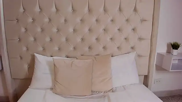 Snapshot of bella_bloomg chatting on March 21, 2025, 1:34 am bella bloomg online show from March 21, 2025, 1:34 am