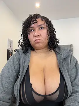 Snapshot of KarlaWild chatting on September 23, 2025, 3:19 pm KarlaWild online show from September 23, 2025, 3:19 pm