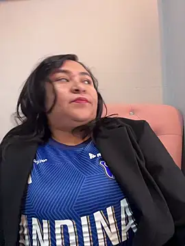 Snapshot of KarlaWild chatting on October 21, 2025, 7:46 pm KarlaWild online show from October 21, 2025, 7:46 pm