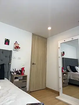 Snapshot of KarlaWild chatting on November 27, 2025, 10:10 pm KarlaWild online show from November 27, 2025, 10:10 pm