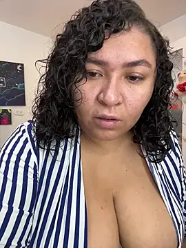 Snapshot of KarlaWild chatting on October 28, 2025, 1:10 pm KarlaWild online show from October 28, 2025, 1:10 pm