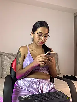 Snapshot of genesissara chatting on February 24, 2025, 1:57 am genesissara online show from February 24, 2025, 1:57 am