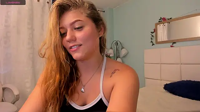 Snapshot of alaia_greyy chatting on February 26, 2025, 4:38 pm alaia greyy online show from February 26, 2025, 4:38 pm