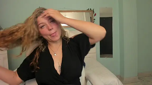 Snapshot of alaia_greyy chatting on March 10, 2025, 12:49 pm alaia greyy online show from March 10, 2025, 12:49 pm