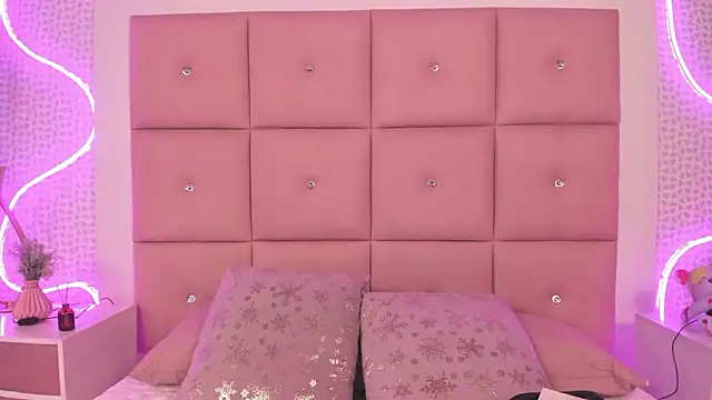 Snapshot of CAYLINCOLLINS chatting on February 7, 2026, 3:47 am CAYLINCOLLINS online show from February 7, 2026, 3:47 am