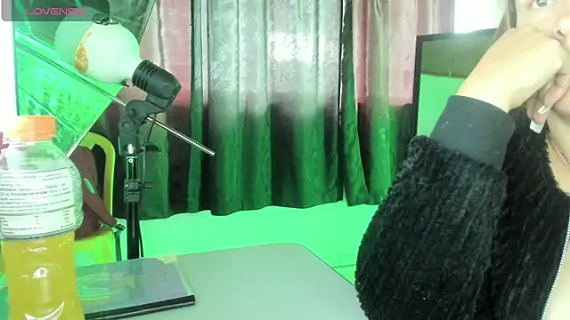 Snapshot of Isabella_boom chatting on February 14, 2025, 12:36 pm Isabella boom online show from February 14, 2025, 12:36 pm