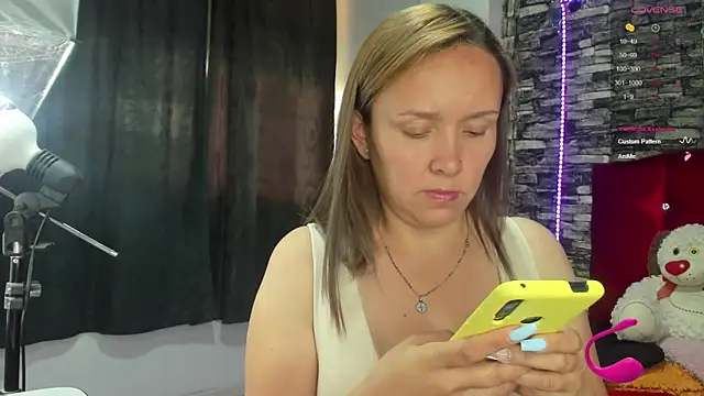 Snapshot of Isabella_boom chatting on February 5, 2025, 1:00 pm Isabella boom online show from February 5, 2025, 1:00 pm