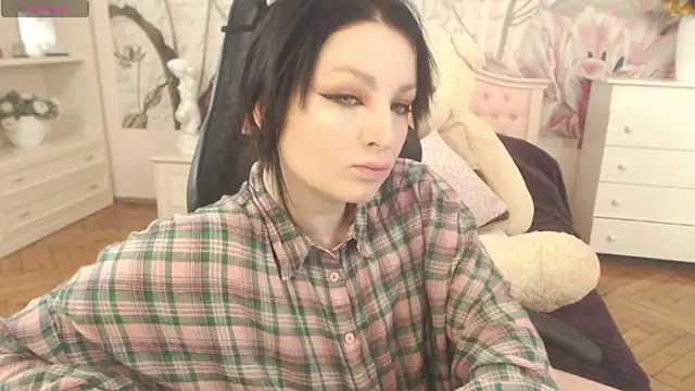 BritneyBarker online show from April 14, 2026, 8:14 pm