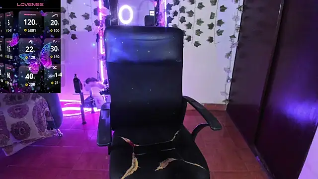 saray  jones online show from September 24, 2025, 1:06 pm