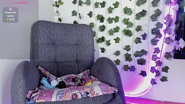 saray  jones online show from March 21, 2026, 5:17 pm