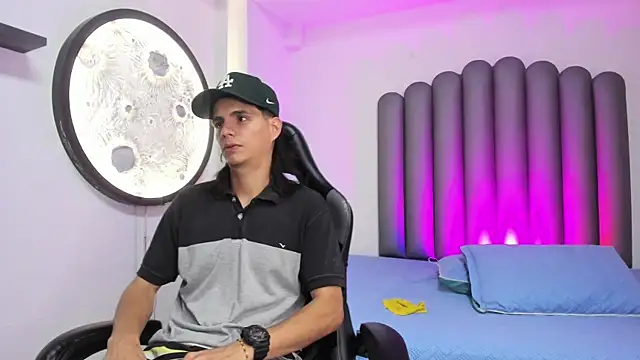 Snapshot of Martshall09 chatting on November 8, 2025, 8:01 pm Martshall09 online show from November 8, 2025, 8:01 pm