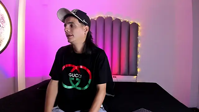 Snapshot of Martshall09 chatting on November 11, 2025, 10:58 pm Martshall09 online show from November 11, 2025, 10:58 pm