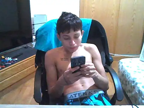 Snapshot of S4nt1luXx chatting on November 26, 2025, 3:01 pm S4nt1luXx online show from November 26, 2025, 3:01 pm