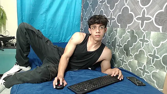 Snapshot of HENRY_SENNI chatting on March 16, 2025, 11:15 pm HENRY SENNI online show from March 16, 2025, 11:15 pm