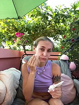 White Lu online show from January 12, 2026, 2:07 am