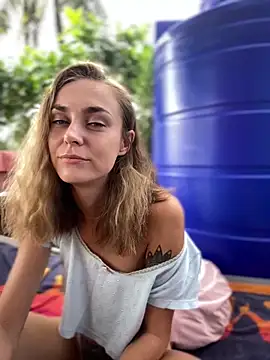 Snapshot of White_Lu chatting on November 14, 2025, 2:04 am White Lu online show from November 14, 2025, 2:04 am