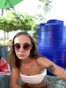 Snapshot of White_Lu chatting on December 17, 2025, 2:27 am White Lu online show from December 17, 2025, 2:27 am