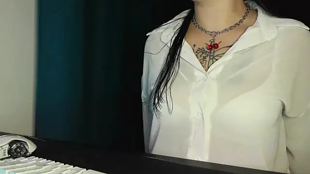 bunnyfox420 online show from November 18, 2025, 7:28 pm