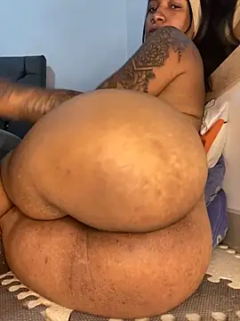 Snapshot of Charlotte_bronxxx chatting on October 1, 2025, 9:18 pm Charlotte bronxxx online show from October 1, 2025, 9:18 pm