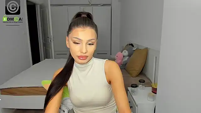 HelenShawn online show from October 28, 2025, 9:47 pm