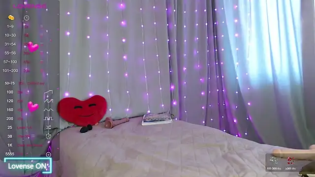 DaddysSluttyGirl2001 online show from April 1, 2026, 6:48 am