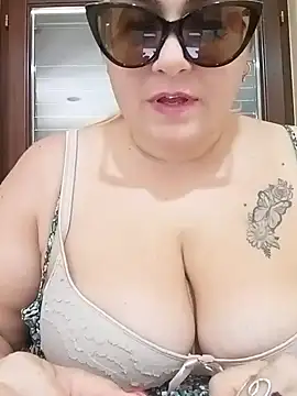 Snapshot of topina8 chatting on September 25, 2025, 11:27 am topina8 online show from September 25, 2025, 11:27 am