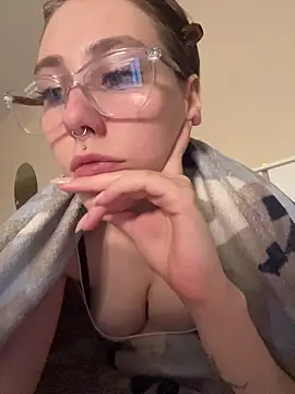 Molli Luv online show from November 6, 2025, 1:04 pm