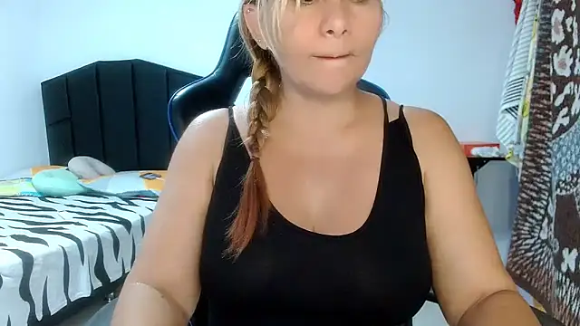 mariana0x online show from March 19, 2025, 11:25 pm