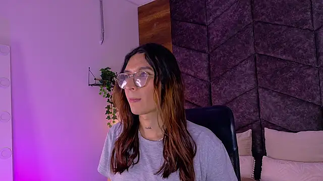 LauraaGomezz   online show from October 13, 2025, 1:51 am