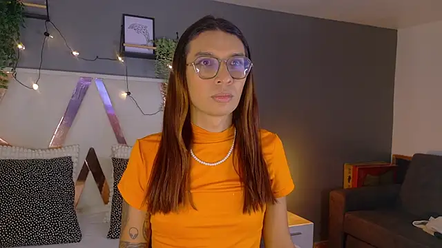 LauraaGomezz   online show from October 13, 2025, 7:37 pm