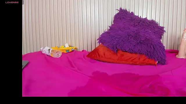 Madeline Cooper08 online show from February 12, 2025, 9:01 pm