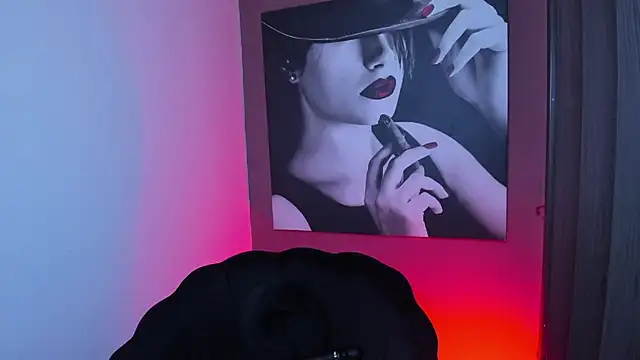 Snapshot of QueenOfHaze chatting on November 21, 2025, 3:22 pm QueenOfHaze online show from November 21, 2025, 3:22 pm