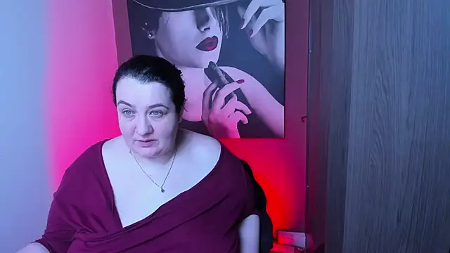 Snapshot of QueenOfHaze chatting on December 16, 2025, 7:56 am QueenOfHaze online show from December 16, 2025, 7:56 am