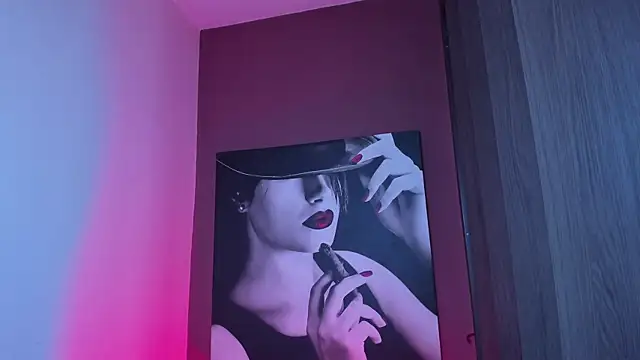 Snapshot of QueenOfHaze chatting on December 15, 2025, 8:31 am QueenOfHaze online show from December 15, 2025, 8:31 am