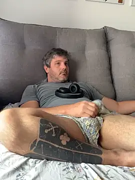 Snapshot of Taurino_gostoso chatting on March 17, 2025, 12:57 pm Taurino gostoso online show from March 17, 2025, 12:57 pm