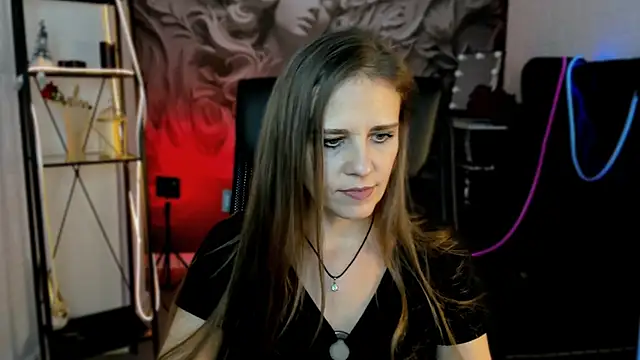 Snapshot of EmiliaBedy chatting on March 10, 2025, 10:18 am EmiliaBedy online show from March 10, 2025, 10:18 am