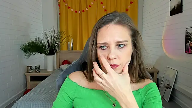 Snapshot of EmiliaBedy chatting on February 26, 2025, 12:05 pm EmiliaBedy online show from February 26, 2025, 12:05 pm