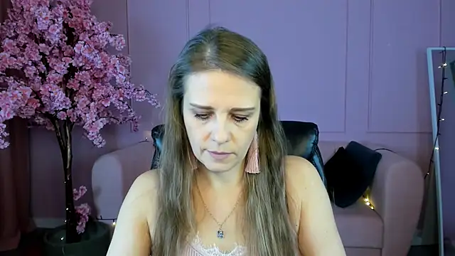 Snapshot of EmiliaBedy chatting on February 24, 2025, 9:10 am EmiliaBedy online show from February 24, 2025, 9:10 am