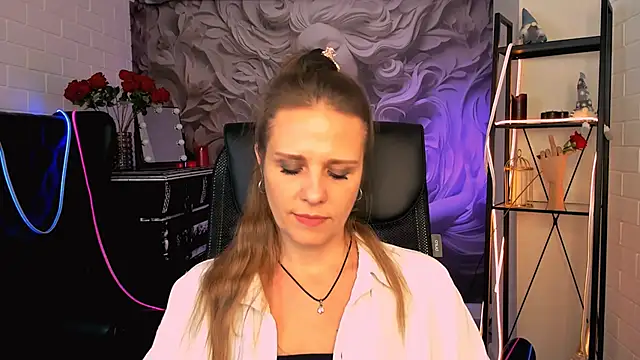 Snapshot of EmiliaBedy chatting on March 5, 2025, 12:11 pm EmiliaBedy online show from March 5, 2025, 12:11 pm