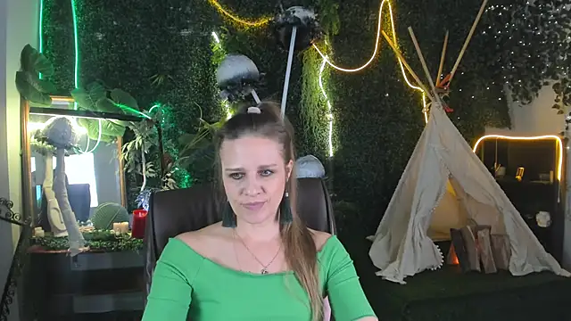 Snapshot of EmiliaBedy chatting on March 11, 2025, 12:28 pm EmiliaBedy online show from March 11, 2025, 12:28 pm