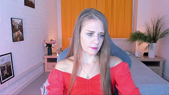 Snapshot of EmiliaBedy chatting on October 1, 2025, 9:14 am EmiliaBedy online show from October 1, 2025, 9:14 am