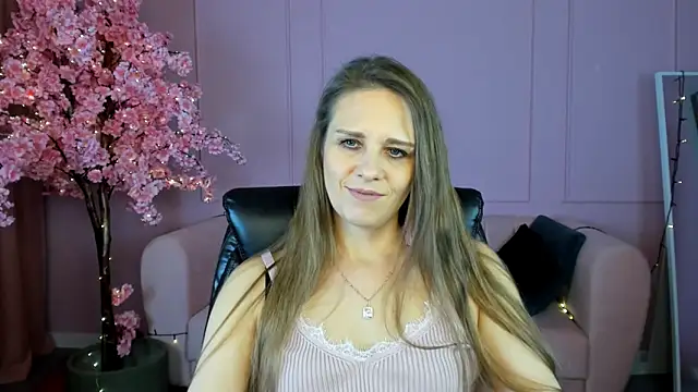 Snapshot of EmiliaBedy chatting on February 24, 2025, 12:16 pm EmiliaBedy online show from February 24, 2025, 12:16 pm