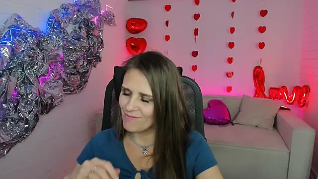 Snapshot of EmiliaBedy chatting on March 18, 2025, 3:33 pm EmiliaBedy online show from March 18, 2025, 3:33 pm