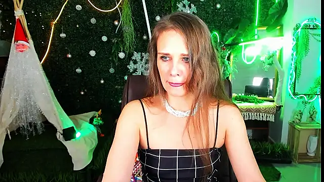 Snapshot of EmiliaBedy chatting on February 3, 2026, 9:14 am EmiliaBedy online show from February 3, 2026, 9:14 am