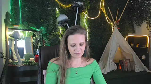 Snapshot of EmiliaBedy chatting on March 11, 2025, 3:34 pm EmiliaBedy online show from March 11, 2025, 3:34 pm