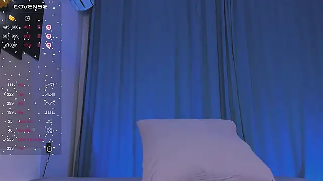 Snapshot of Shiny_Jennifer chatting on November 13, 2025, 5:22 am Shiny Jennifer online show from November 13, 2025, 5:22 am