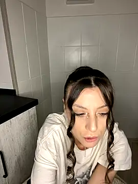 Snapshot of bunnythetailor chatting on December 2, 2025, 10:11 pm bunnythetailor online show from December 2, 2025, 10:11 pm