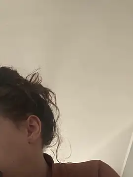 Snapshot of bunnythetailor chatting on December 16, 2025, 1:04 pm bunnythetailor online show from December 16, 2025, 1:04 pm